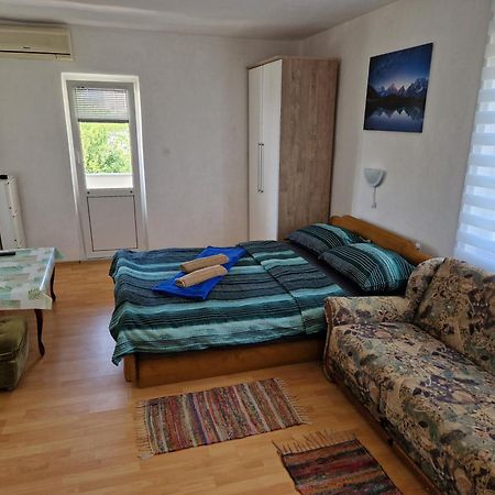 Apartments Nikol Лопар Екстер'єр фото