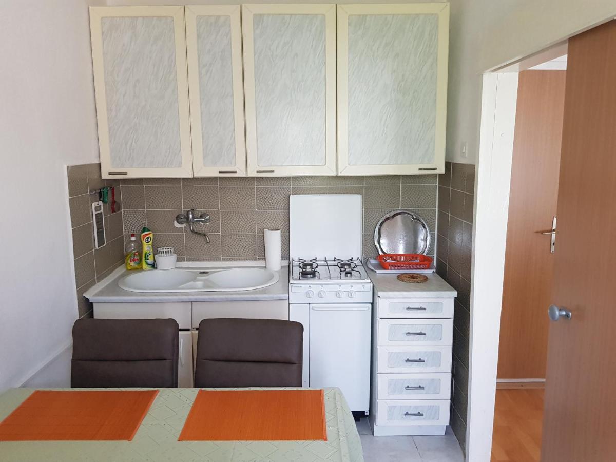 Apartments Nikol Лопар Екстер'єр фото