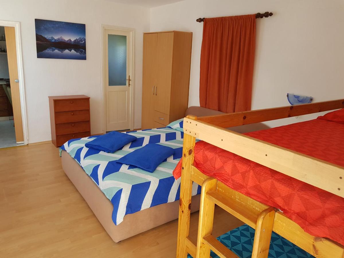 Apartments Nikol Лопар Екстер'єр фото
