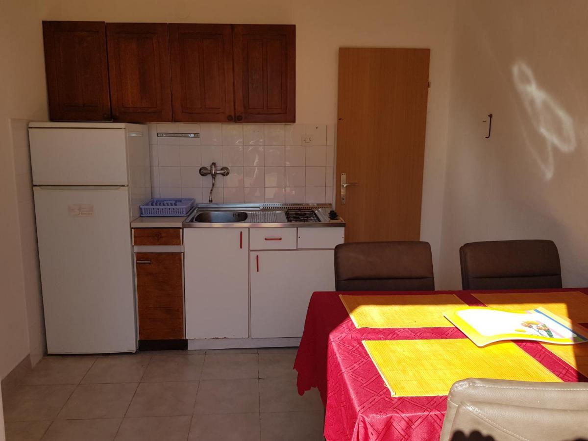 Apartments Nikol Лопар Екстер'єр фото