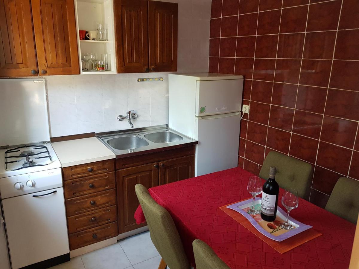 Apartments Nikol Лопар Екстер'єр фото