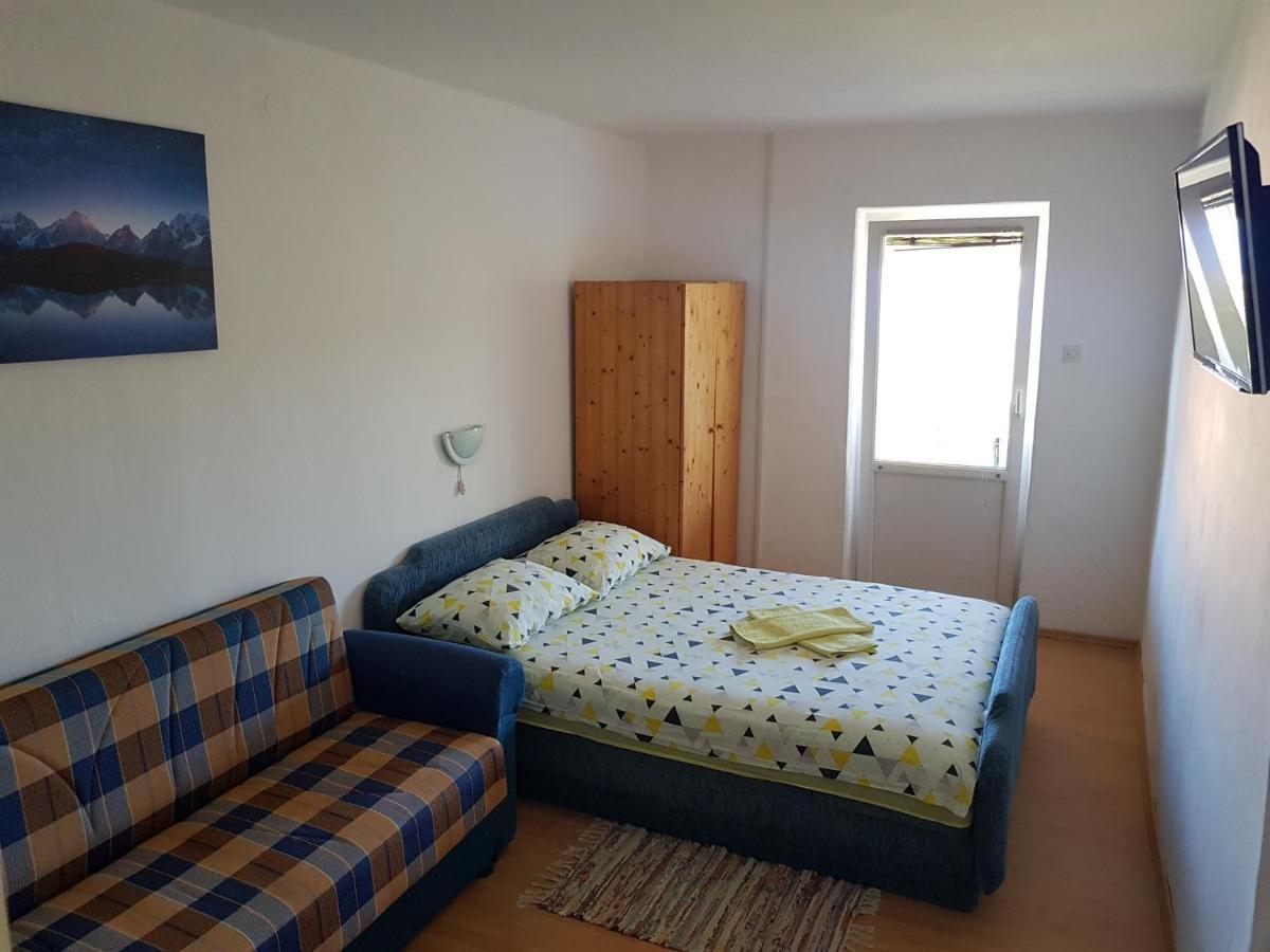 Apartments Nikol Лопар Екстер'єр фото