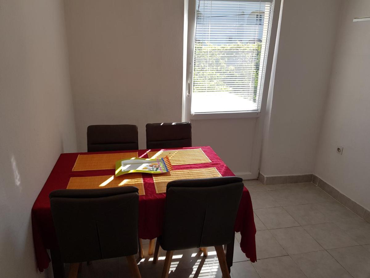 Apartments Nikol Лопар Екстер'єр фото