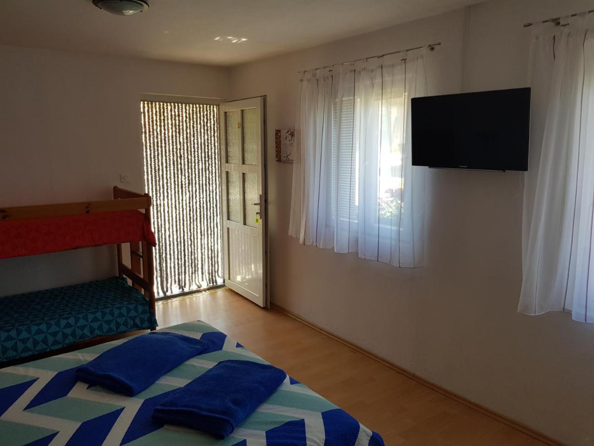 Apartments Nikol Лопар Екстер'єр фото