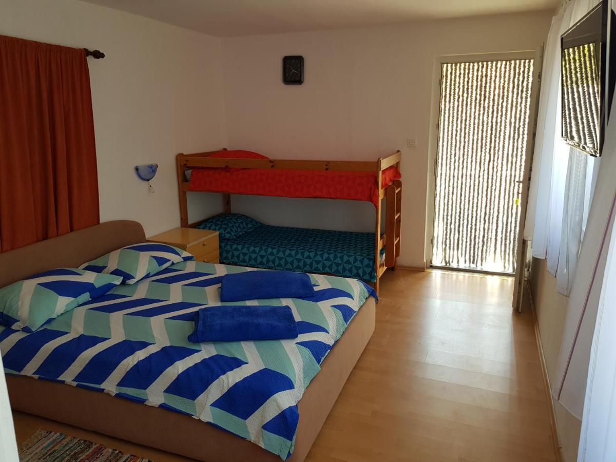 Apartments Nikol Лопар Екстер'єр фото