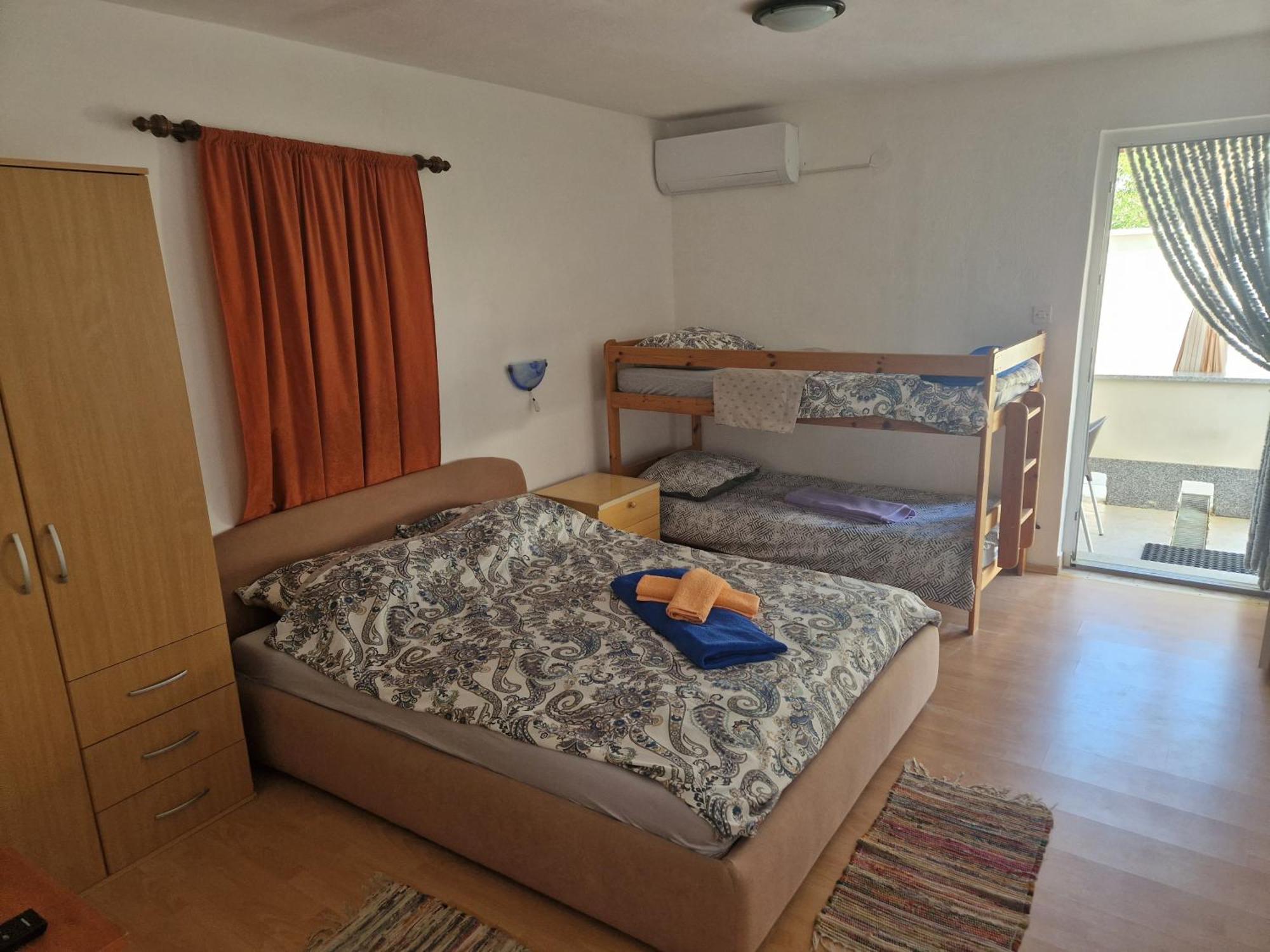 Apartments Nikol Лопар Екстер'єр фото